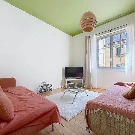 아파트 Spacieux Et Confort Avec Balcon *